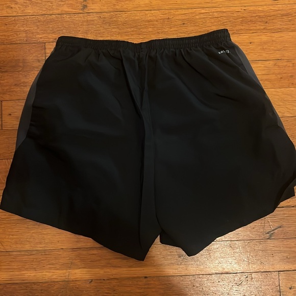 Nike running shorts - Picture 2 of 3